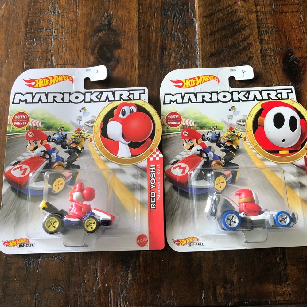 Mario Kart Hot Wheels Red Yoshi x Shy Guy Rare New